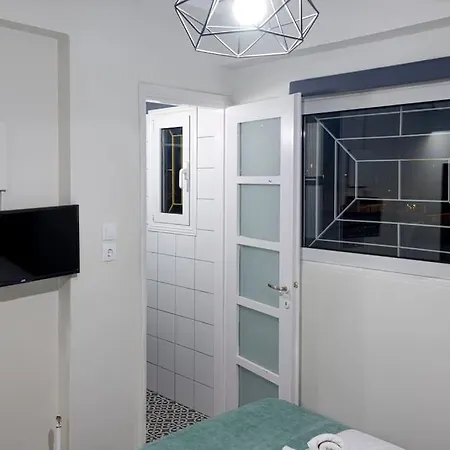 Nest With Terrace, Acropolis View *